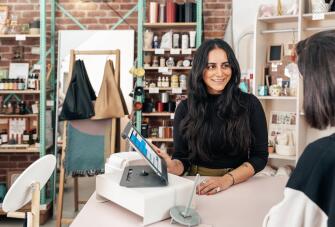 copy of merchant showing customer ipad 4460x4460 edit